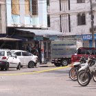 Agentes policiales acudieron al sitio y cercaron la zona para retirar el cadáver del cabo Rubén Chávez.
