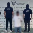 El detenido fue presentado por la Policía Nacional antes de ser trasladado a la cárcel de Esmeraldas.