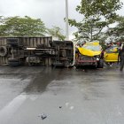 Agentes del Servicio de Investigación de Accidentes de Tránsito (SIAT) recopilaron indicios para aclarar siniestro.