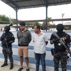 Dos hombres fueron aprehendidos con varias evidencias en Manabí, tras el robo de un camión en Guayaquil.