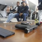 Los dos detenidos y las evidencias fueron presentados por la Policía.