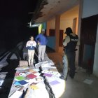 El ciudadano fue detenido en flagrancia tras causar destrozos en la escuela “Pedro Peralta Novillo”, generando alarma entre estudiantes y padres de familia del barrio Los Arrayanes, parroquia Lucero.