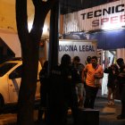 El personal de Medicina Legal llegó al sitio para realizar el levantamiento del cadáver.