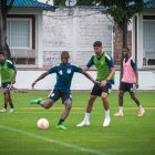 Emelec entrena en el Polideportivo de Los Samanes.