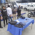 Un menor de edad fue detenido con un arma de fuego y una motocicleta robada.