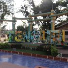 Esta es la entrada a Tenguel. Frente a este monumento se ubica una fuente que, al momento de la visita de este equipo, se encontraba sucia.