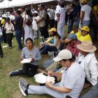 Quienes apoyaban a Daniel Noboa, en el parque El Arbolito, recibieron seco de chancho.