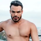 El modelo y presentador venezolano, Emilio Sueños, murió en Ecuador a causa de un infarto.
