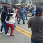 Tensión en la entrada del cantón Chunchi por el paro nacional en Ecuador.