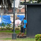 Foto tomada en octubre de 2024  que evidencia la persistencia del problema del orine en cada esquina del parque Centenario.