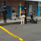 El hombre estaba realizando unos trámites en el sitio y fue sorprendido.