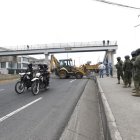 La fuerza pública dispersó a los manifestantes de San Miguel del Común, norte de Quito, tras un intento de cerrar la Panamericana Norte.