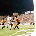 El delantero argentino Marcelo Trobbiani (i) marcó el único gol de Barcelona en las finales ante Olimpia.