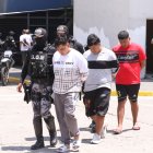 Tres hombres, una mujer y menor fueron aprehendidos. La mujer fue aislada por mantenerse en estado de gestación.