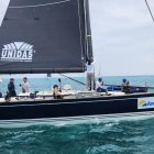 Los tripulantes de uno de los veleros oceánicos en competencia de la Copa Galápagos 2025.