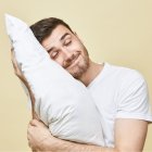 Pequeños cambios en los hábitos nocturnos pueden transformar tu descanso.