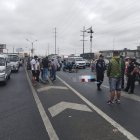 En percance se produjo en la vía Perimetral. El cuerpo quedó sobre la calzada.
