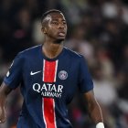 Willian Pacho, defensa ecuatoriano del PSG, podría ser titular en el once parisino.