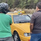 Dos hombres fueron sorprendidos a tiros al interior de un taxi que recorría el norte de Manabí