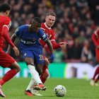 Moisés Caicedo en el líder del medio campo del Chelsea inglés.