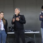 Isaac Álvarez (c), presidente de Liga de Quito, agradeció a los hinchas por dejar su huella en el estadio.