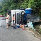 Militares aseguraron la zona tras el volcamiento del camión con explosivos en Río Negro, parroquia de Baños de Agua Santa.