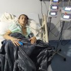 La joven ecuatoriana enfrenta secuelas físicas y emocionales tras enfermar por sushi.