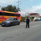 El abogado Efraín Mendoza fue disparado cuando conducía un vehículo en la vía Montecristi - Manta