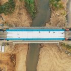 La Prefectura del Guayas instaló un puente Bailey para restablecer el tránsito en la vía Puerto Inca - Naranjal.