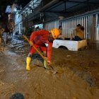Los bomberos tuvieron que intervenir en varias calles de la capital manabita que se vieron inundadas