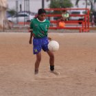 Camila Ortiz en su casa ve partidos de fútbol con su papá, Édgar.