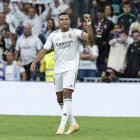 El delantero del Real Madrid Kylian Mbappé celebra su gol contra el Barcelona, durante el partido de la décima jornada de LaLiga EA Sports.