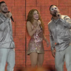 La cantante Shakira y el Grupo Niche interpretaron 'Sin Sentimiento'.