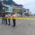 Personal de la Policía Nacional acordonó la zona para recoger los indicios que ayuden a resolver el caso.