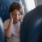 Menores de edad fueron atacados con tenedor en vuelo de EE. UU.