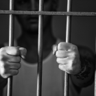 'Pitote' en Inglaterra por intimidad entre funcionaria de cárcel y recluso.