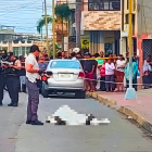 El extranjero perdió el control de la moto y cayó sin vida sobre el asfalto.