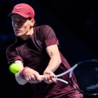 Jannik Sinner venció a Zizou Bergs 6-4 y 6-2, y pasó de ronda Masters 1.000 de París.