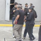 El adulto mayor se reunió con su familia tras su liberación.