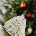 El décimo tercer sueldo o bono navideño se entrega en Ecuador en el mes de diciembre.