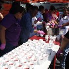 Hasta los vasos tenían mensajes a favor del Sí en la Consulta Popular.