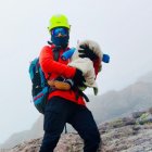 Los socorristas pusieron al bebé y a la madre a buen recaudo.