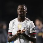 Moisés Caicedo no fue titular, pero disputó casi todo el compromiso del empate de Chelsea ante Qarabag en la Champions League.