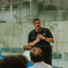 Aquiles Álvarez en la ceremonia de inauguración de las nuevas canchas de pádel en Urdesa.