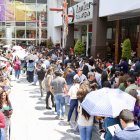 Se registran largas filas para canjear las entradas a los conciertos de Shakira.