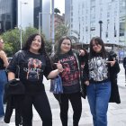 Mamá, cuñada e hija llegaron tempranito para ver a Shakira y corear sus canciones.