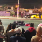 El hombre quedó junto a su motocicleta y con una maleta en la espalda.