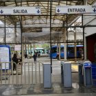 La pasajera perdió la vida al intentar subir al bus, en La Ofelia, norte de Quito.