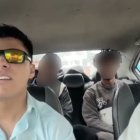 Kike Jav durante la transmisión en sus redes sociales.