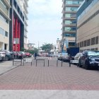 Vallas fueron retiradas cerca de un centro comercial.
